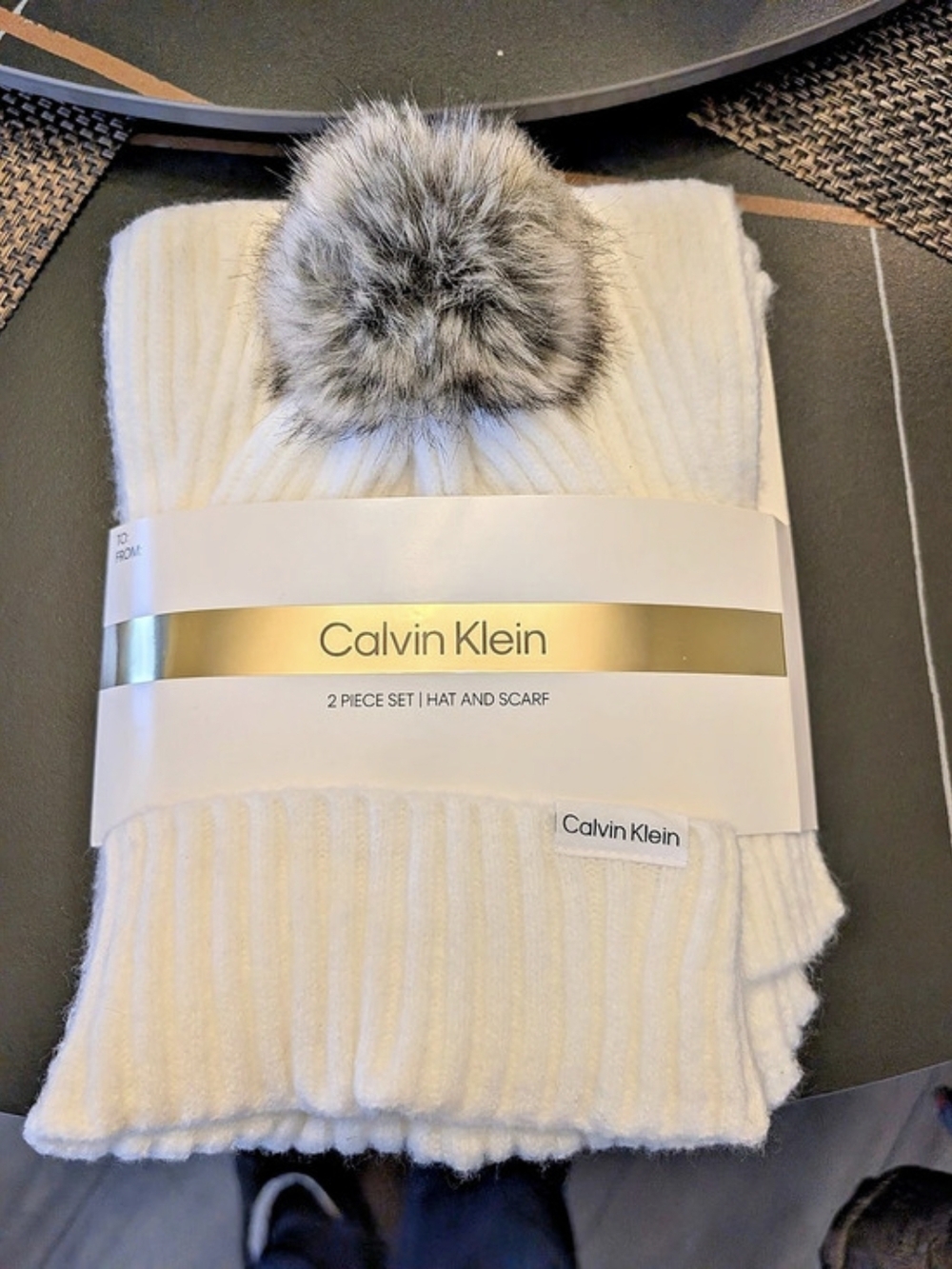 NWT Calvin Klein 2 Piece Set Hat and Scarf Hat & Scarf Set Cream